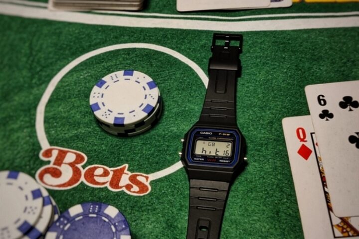 Olle Casio Module Olle Watch One DIY Kit Turns You Old-School Casio Watch into a Modern ...